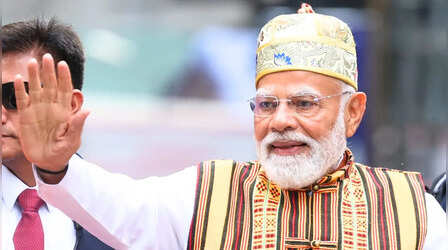 गंगटोक में पीएम मोदी का भव्य रोड शो, सड़कों पर उमड़ा जनसैलाब; सिक्किम को देंगे 4,000 करोड़ की सौगात