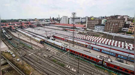 Delhi Dehradun Expressway ने दूरी ढाई घंटे में तय की तो अब रेलवे की दिल्ली से लखनऊ 2 घंटे में पहुंचाने की तैयारी