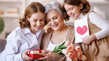 Mothers Day: मां की सेहत ही सबसे बड़ा उपहार, बढ़ती उम्र में सेहत का रखें खास ध्यान, डाइट में शामिल करें ये जरूरी चीजें