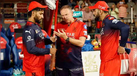 IPL 2026: RCB के कोच एंडी फ्लावर पर आचार सहिंता का उल्लंघन करने पर लगा जुर्माना