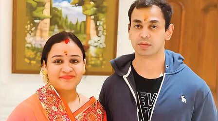 Aparna-Prateek Love Story: राजनीति से दूर रहने वाले प्रतीक यादव ने अपर्णा से की थी लव मैरिज, जानें कैसे शादी तक पहुंचा था रिश्ता