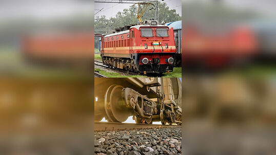 ट्रेन की एक बोगी में कितने चक्के होते हैं?