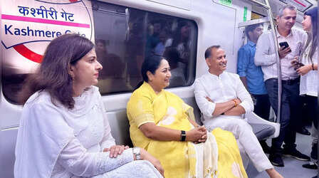 दिल्ली में 'मेट्रो मंडे' की शुरुआत, CM रेखा गुप्ता ने मंत्रियों संग किया मेट्रो से सफर