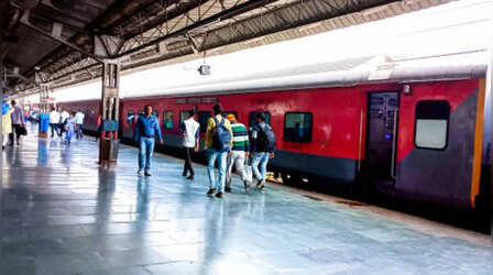 क्या आप जानते हैं ट्रेन के सफर में किस सामान को 20 किलोग्राम से अधिक ले जाने पर पाबंदी है? बुकिंग से पहले जान लें नाम