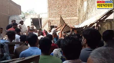 दिल्ली में बड़ा हादसा, मुकुंदपुर में सिलेंडर ब्लास्ट के बाद ढही इमारत; बचाव कार्य जारी