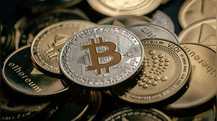 Bitcoin क्रैश: भाव टूटकर $60,000 पर आया, क्या खरीदने का मौका या तुरंत निकलें?