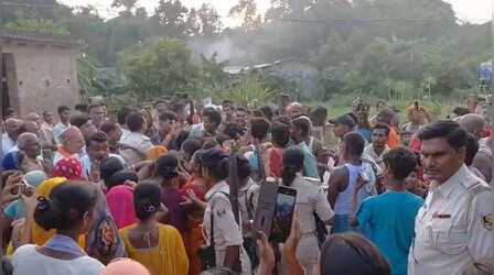 मधुबनी में मंत्री अरुण शंकर प्रसाद के काफिले पर हमला, बाल-बाल बचे; गाड़ी के शीशे चकनाचूर
