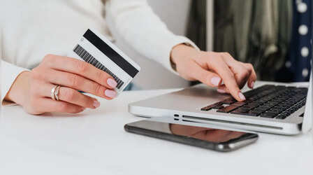 इन 7 जगहों पर कभी नहीं इस्तेमाल करना चाहिए Credit Card, वरना हो जाएगा भारी नुकसान