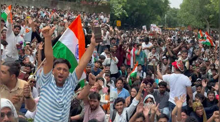 आज पुणे, कल लखनऊ में प्रदर्शन करेगी कॉक्रोच जनता पार्टी, दोहराई जाएगी शिक्षा मंत्री के इस्तीफे की मांग