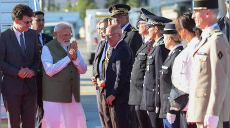 फ्रांस में प्रधानमंत्री मोदी का भव्य स्वागत; राष्ट्रपति मैक्रों के साथ वार्ता और 'भारत इनोवेट्स' का करेंगे उद्घाटन