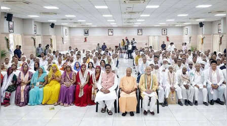 ‘एक घंटा सोच लो,ये आपकी किस्मत बदल देगा’; जेवर के किसानों को जमीन देने के लिए सीएम योगी ने कैसे किया था राजी