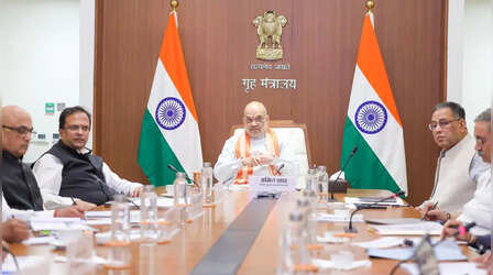 गृह मंत्री अमित शाह ने साइबर क्राइम हेल्पलाइन 1930 की समीक्षा की, अपराधों के खिलाफ सख्त कदम उठाने के निर्देश