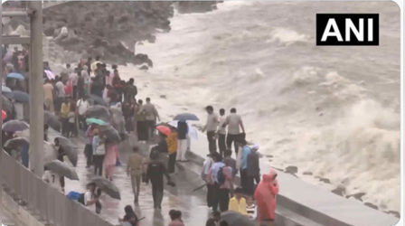 मुंबई पानी-पानी : मूसलाधार बारिश से शहर बना दरिया; गेटवे ऑफ इंडिया-मरीन ड्राइव पर हाई टाइड; मेट्रो सेवा बाधित