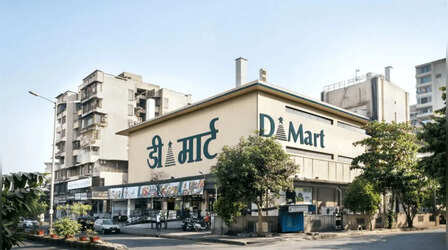 DMart Success Story: सबसे सस्ता सामान बेचकर भी कैसे छप्परफाड़ कमाई करता है DMart?