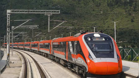 Vande Bharat Sleeper: पंजाब-वाराणसी स्लीपर वंदे भारत को हरी झंडी, इन स्टेशनों पर लेगी स्टॉप; देखें रूट-टाइम टेबल