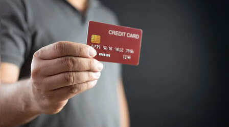 Credit Card इस्तेमाल करते समय भूलकर भी न करें ये गलतियां, हो सकता है बड़ा नुकसान