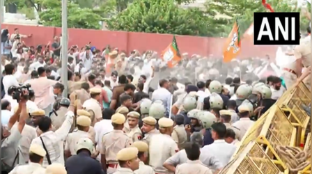 जयपुर में कांग्रेस का 'जेल भरो' आंदोलन, तो PM आवास के घेराव के विरोध में सड़क पर उतरी BJP; कई शहरों में प्रदर्शन