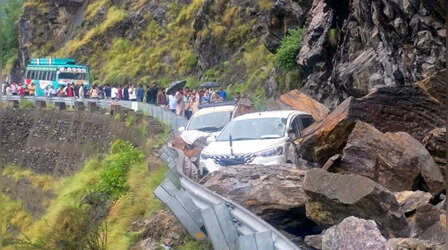J&K Rain Alert: लगातार बारिश से जम्मू-कश्मीर बेहाल, दूसरे दिन भी जम्मू-श्रीनगर हाईवे ठप; अबतक 23 की मौत, 7 लापता