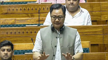 छात्रों पर संसद में तकरार, रिजिजू बोले- हम आज ही चर्चा चाहते हैं, विपक्ष थोप रहा शर्तें, हंगामे के चलते लोकसभा 2 बजे तक स्थगित