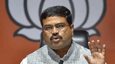 आज की ताजा खबर: महाराष्ट्र के मुख्यमंत्री फडणवीस दिल्ली का दौरा करने के बाद नागपुर लौटे; छत्तीसगढ़ के कोरबा जिले में आकाशीय बिजली गिरने से 3 की मौत