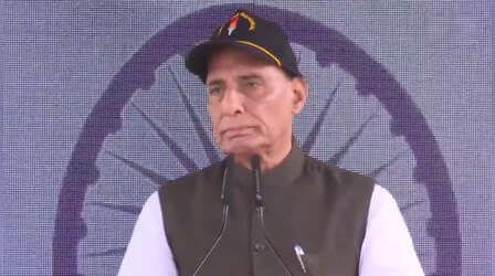 कारगिल युद्ध स्मारक पर राजनाथ सिंह और सेना प्रमुख ने अर्पित किया पुष्पचक्र; वीर शहीदों को दी श्रद्धांजलि