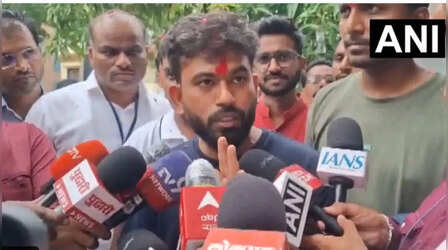 'छात्रों को धमकाना बंद करे पुलिस, युवाओं में सरकार बदलने की ताकत', NEET आंदोलन की सफलता के बाद घर लौटे दीपके का बड़ा बयान