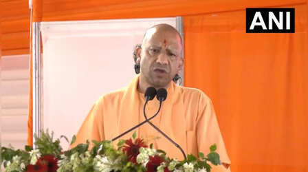 गाजीपुर में CM योगी का विपक्ष पर करारा हमला, बोले- माफिया मिट्टी में मिल चुके हैं, अब यूपी में 'नो दंगा, सब चंगा'
