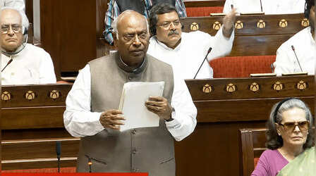 Anti Paper Leak Bill: खरगे के 'मनुस्मृति' वाले बयान पर राज्यसभा में हंगामा, सरकार ने कहा- ओरिजिनल टेक्स्ट करें ऑथेंटिकेट