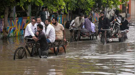 Monsoon Update: गुजरात, महाराष्ट्र और केरल में भारी बारिश का कहर; सेना-NDRF की हुई तैनाती