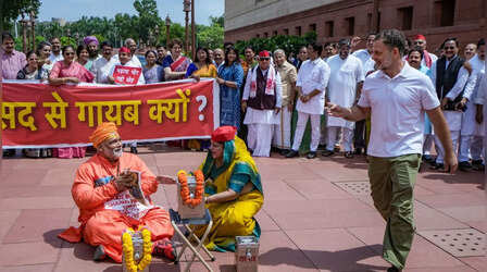 राहुल गांधी-अवधेश प्रसाद,पप्पू यादव के खिलाफ FIR;संसद परिसर में चंदा चोरी का स्वांग रचना पड़ा भारी, वाराणसी में संत हुए लामबंद