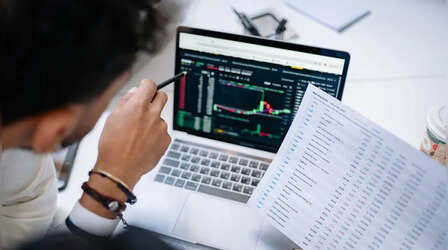 Share Market Opening: शेयर बाजार में आज जबरदस्त तेजी, 400 अंक उछला सेंसेक्स, निफ्टी 24,500 के पार