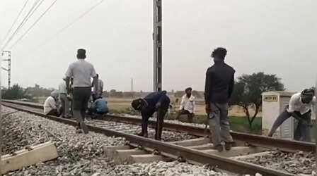 हादसा या आत्महत्या? दिल्ली में ट्रेन की चपेट में आने से युवक-युवती की मौत, रेलवे ट्रैक पर मिले शव