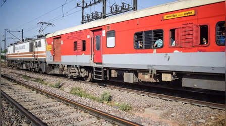 Train में सो गए और छूट गया स्टेशन? घबराएं नहीं, जानिए क्या है भारतीय रेलवे का नियम