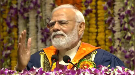 IIT के दीक्षांत में PM मोदी का गुरुमंत्र- हर किसी का रास्ता अलग लेकिन आज के पल को खुलकर जी लीजिए