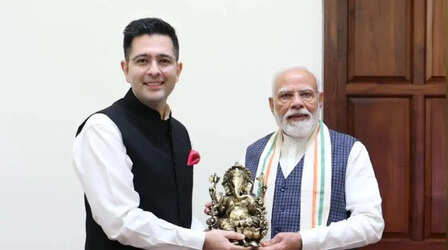 PM मोदी से मिले राघव चड्ढा, भेंट की भगवान गणेश की मूर्ति, बोले- ये सुबह हमेशा याद रहेगी
