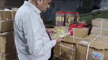 गंदगी में बन रही थी लॉलीपॉप, 4.5 लाख रुपये का 1,500 किलो माल बिक्री से रोका गया, जांच में कई गंभीर खामियां मिलीं