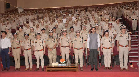 दिल्ली पुलिस मुख्यालय में गूंजा ‘वंदे मातरम्’, 150 साल पूरे होने पर हुआ सामूहिक गायन