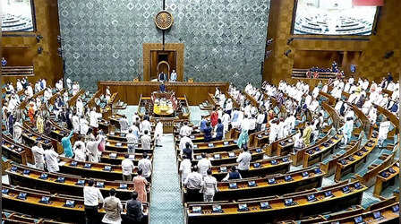 मानसून सत्र: ‘चर्चा बनाम जवाबदेही’ की सियासी लड़ाई, 12 बिल पारित, 173 घंटे 10 मिनट का कामकाज हुआ बाधित