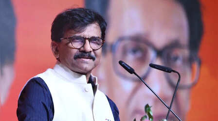 'जिसका पार्टी में कोई अस्तित्व नहीं, उसे नाम-निशान सौंप दिया', संजय राउत बोले- EC ने हमारी पार्टी को बेच दिया