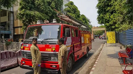 Delhi: रघुबीर नगर इलाके में ई रिक्शा की बैटरी में धमाके के बाद गोदाम जला, दो की मौत