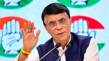 'ये देशद्रोही लोग हमें सिखाएंगे वंदे मातरम', पवन खेड़ा का BJP पर तीखा हमला, राष्ट्रगीत पर तेज हुई जुबानी जंग