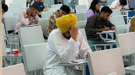 पहले थे मुख्यमंत्री अब बने छात्र, आम स्टूडेंट की तरह सेंटर पर परीक्षा देते नजर आए चरणजीत सिंह चन्नी