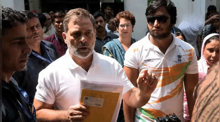 Rahul Gandhi Dharna: 'जब तक FIR दर्ज नहीं होती, तब तक यहीं बैठेंगे', दिल्ली के थाने में धरने पर बैठे राहुल-प्रियंका