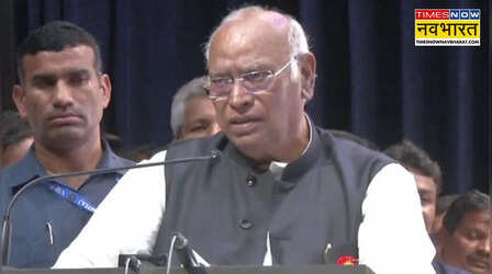 'देशद्रोही हम या सरेंडर करने वाले?' वंदे मातरम विवाद पर भड़के खरगे, 'दिमागी नक्सल' बयान पर PM मोदी को घेरा