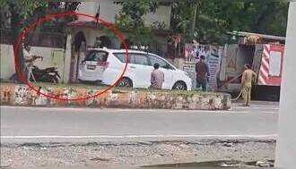 MP News: भाजपा MLA की कार को फायर ब्रिगेड की गाड़ी से धोने का Video वायरल, कांग्रेस ने उठाए सवाल