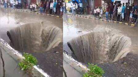 Kanpur News: सड़क के बीचों-बीच बना 18 फीट गहरा गड्ढा, कांग्रेस का तंज 'जापानी टेक्नोलॉजी से बना ये वाटरफॉल'