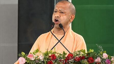 'बेटियों को धमकाने वालों के लिए 2 ही जगह...' देवरिया में योगी आदित्यनाथ ने अखिलेश यादव पर जमकर साधा निशाना