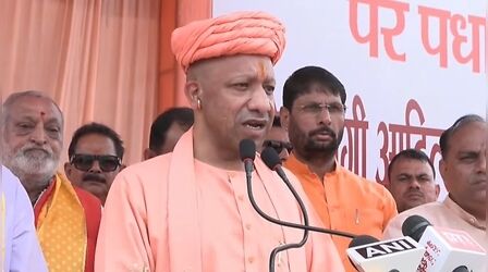 Mathura: जन्माष्टमी पर मथुरा से सीएम योगी की देश विरोधियों को चेतावनी, बोले- 'कंस जैसी दुर्गति तय'