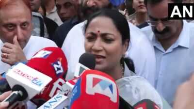 Delhi Building Collapse Live Update: सत्या निकेतन में हुए हादसे में अब तक 6 की मौत, LG ने बुलाई हाई-लेवल मीटिंग, मौके पर पहुंचीं सीएम रेखा गुप्ता