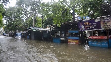 UP Rain Alert: यूपी में 24 घंटे में 19 गुना अधिक बरसे बादल, 10 लोगों की मौत, 63 जिलों में रेड अलर्ट जारी